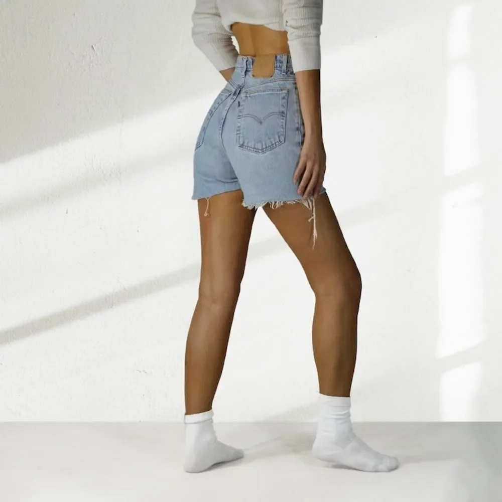 Levis Womens 512 Light Blue Wash Slim Fit Raw Hem Jean Shorts Size 6 Long